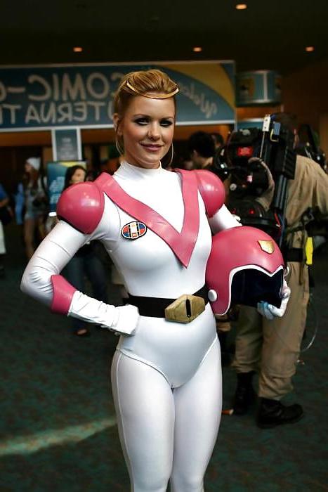 22P Blonde celebrity cosplay