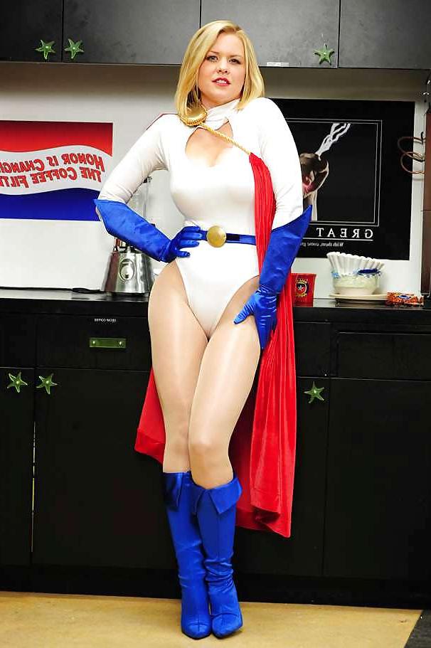 22P Blonde celebrity cosplay