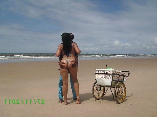 22P Exibicionista na praia
