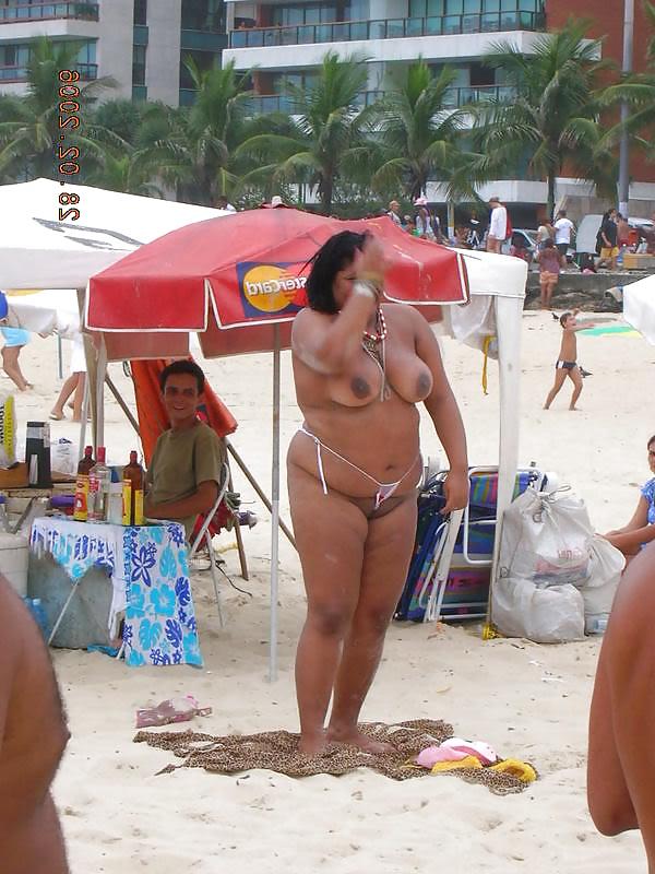 22P Exibicionista na praia