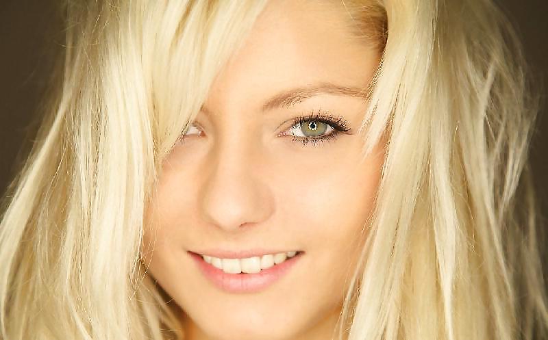 16P Teen blonde posing for pics 