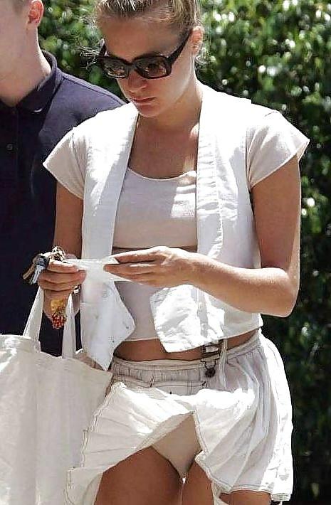 25P Celebrity upskirt