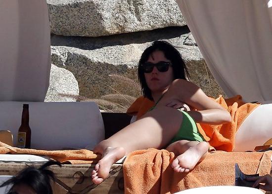 8P Celebrity Feet