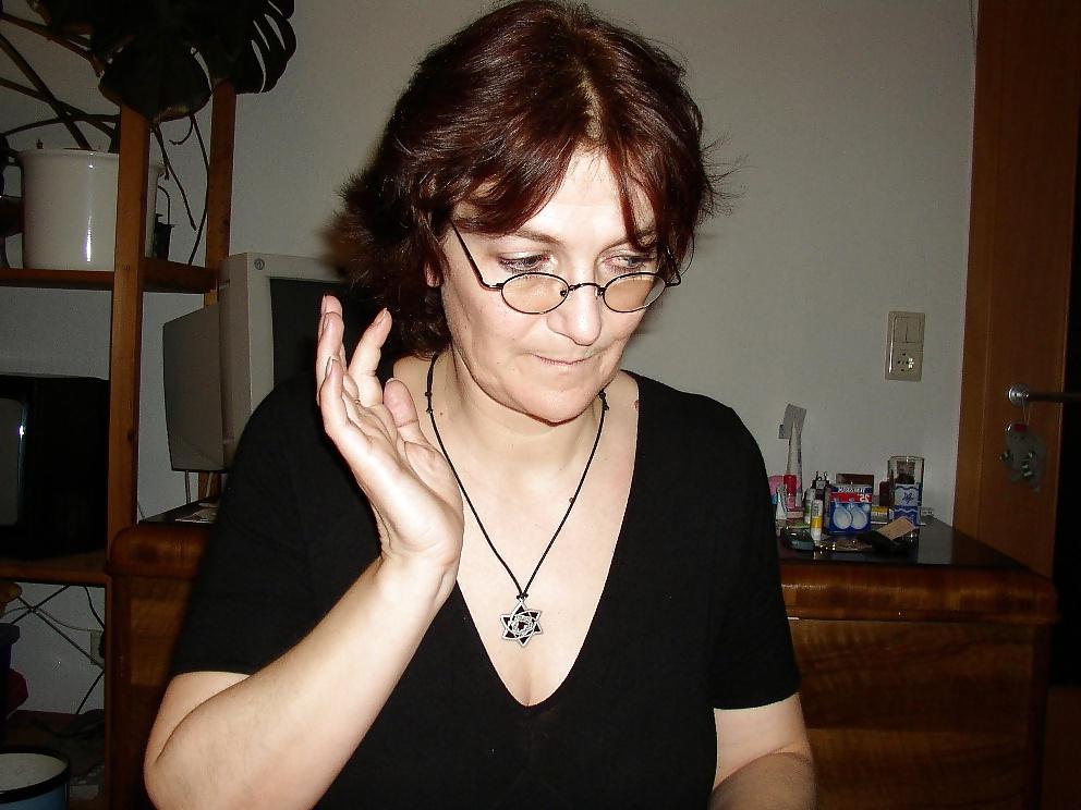 25P German housewife visited by boyfriend - N. C. 