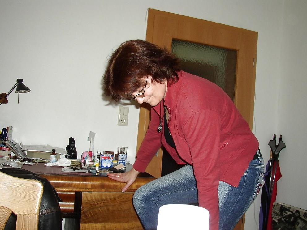 25P German housewife visited by boyfriend - N. C. 