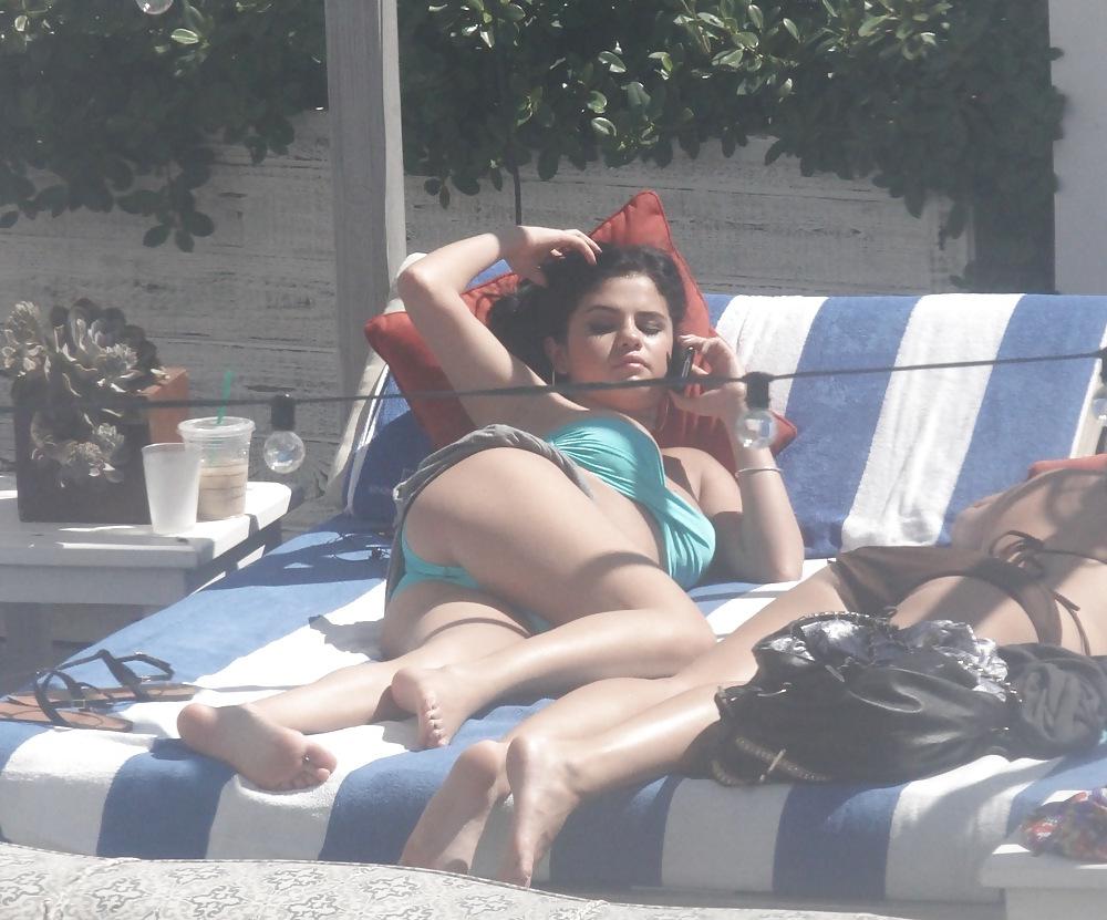 20P Selena Gomez Bikini At Pool In Miami Sep 17 2012 