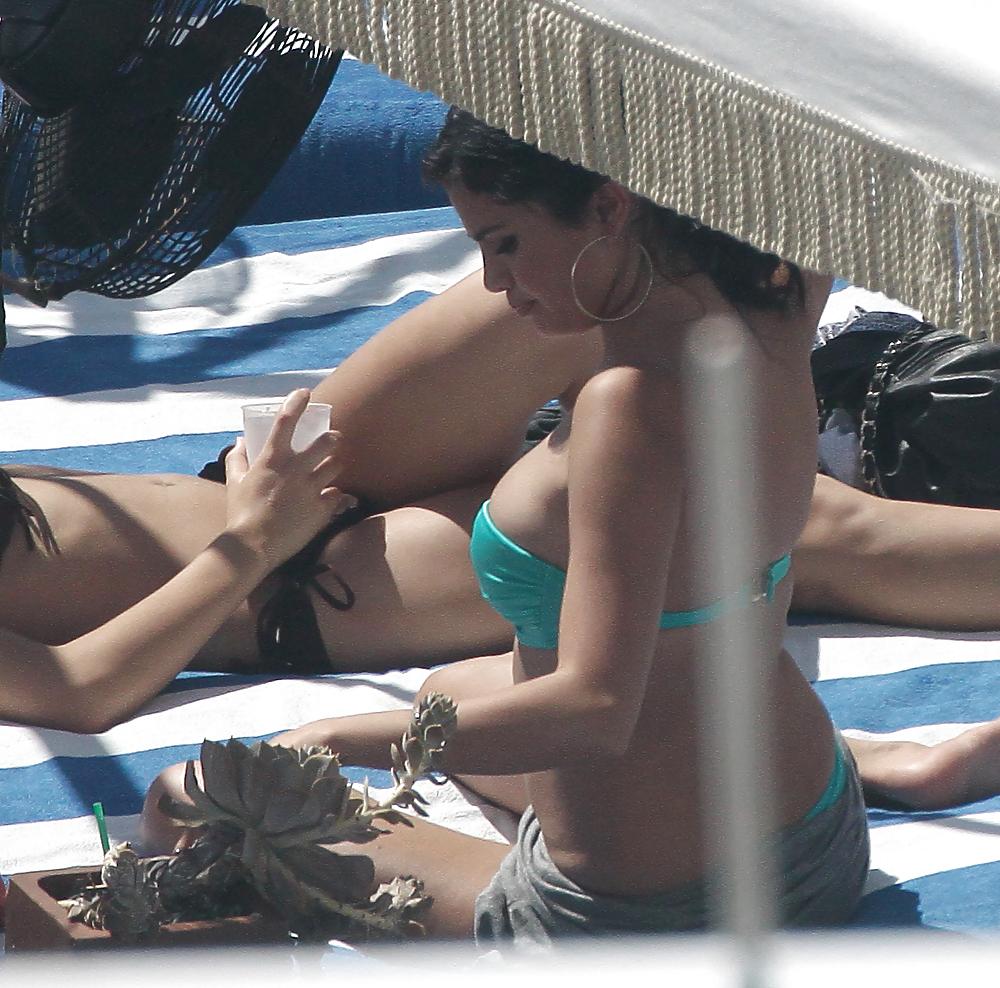 20P Selena Gomez Bikini At Pool In Miami Sep 17 2012 