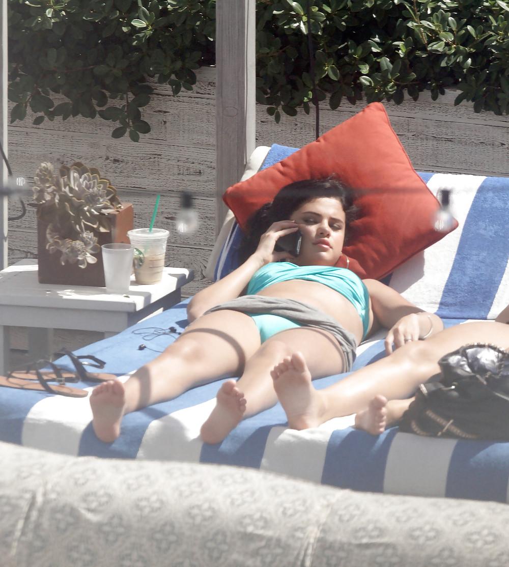 20P Selena Gomez Bikini At Pool In Miami Sep 17 2012 