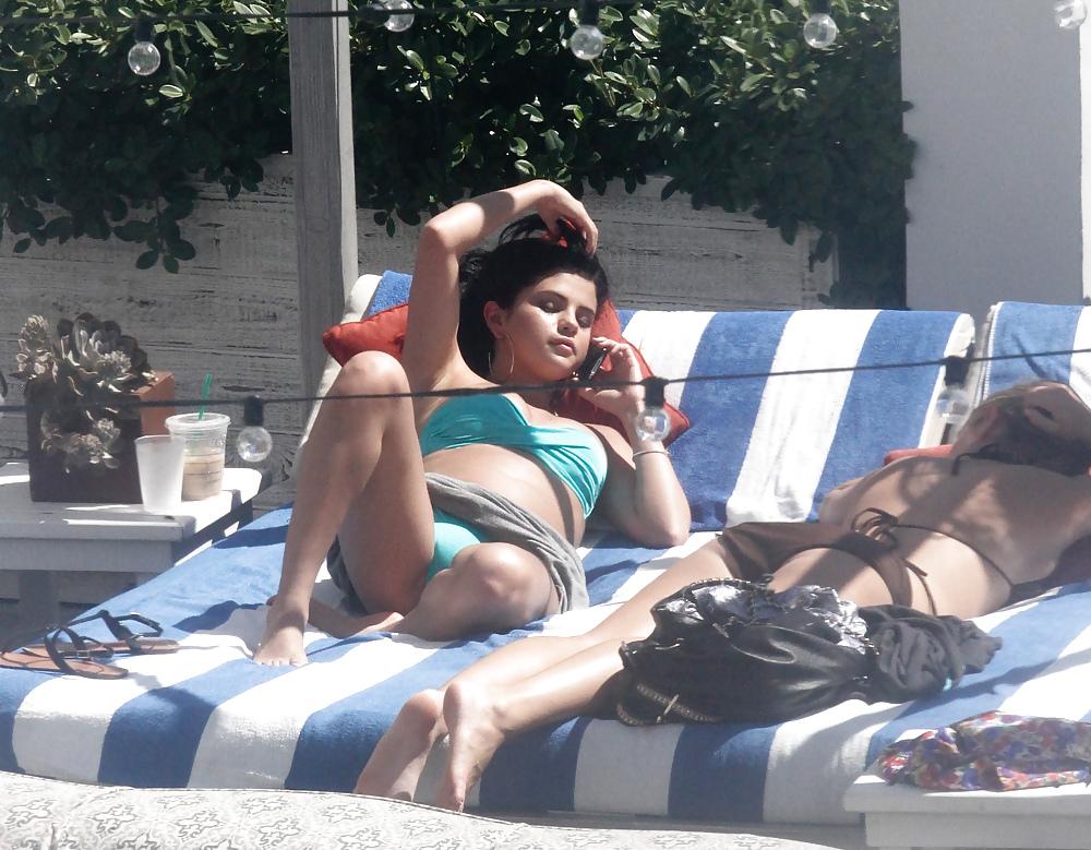 20P Selena Gomez Bikini At Pool In Miami Sep 17 2012 