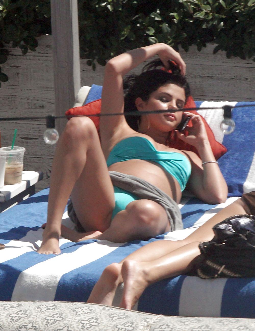 20P Selena Gomez Bikini At Pool In Miami Sep 17 2012 