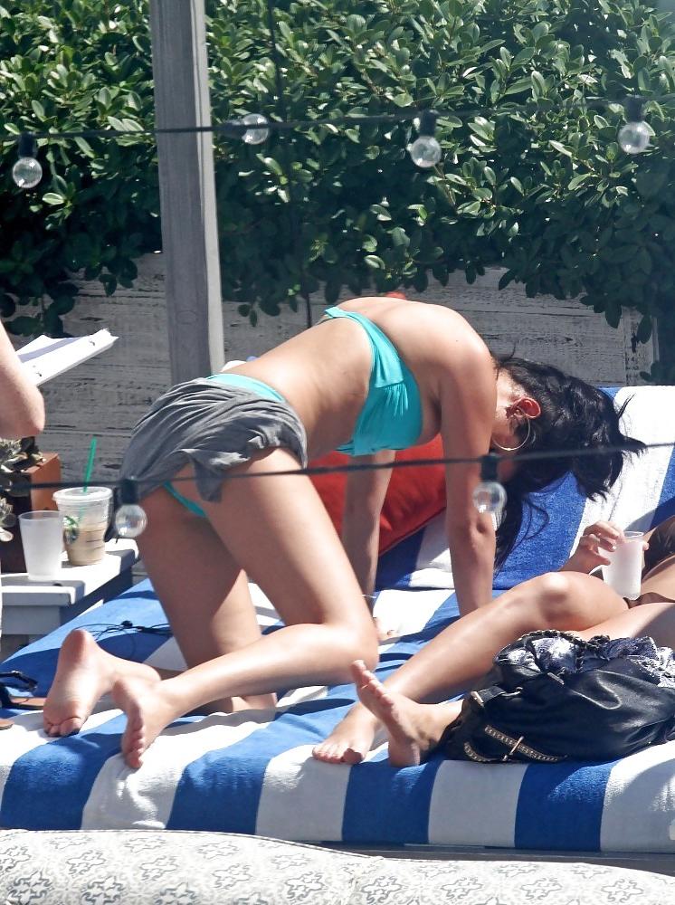 20P Selena Gomez Bikini At Pool In Miami Sep 17 2012 