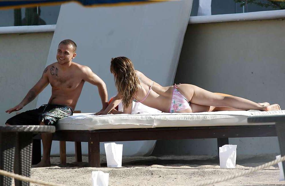10P Celebrity Applebottoms