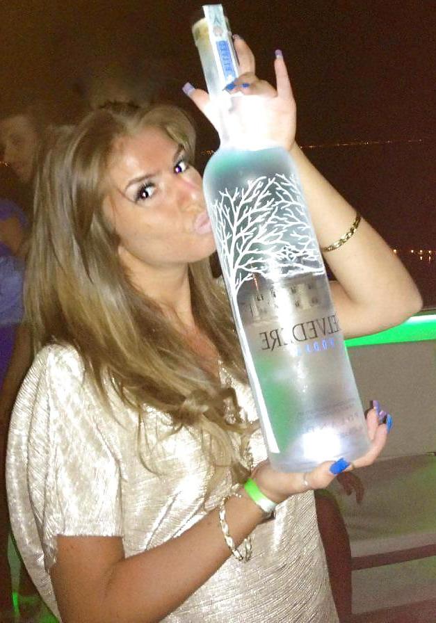 11P Italian girl: ilaria