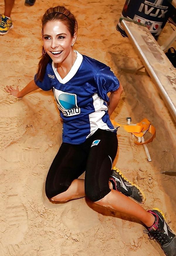 25P Maria Menounos mega collection