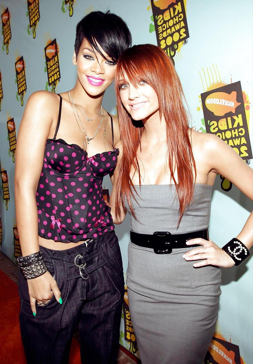 19P RIHANNA - Nickelodeon 2008 SO SEXY