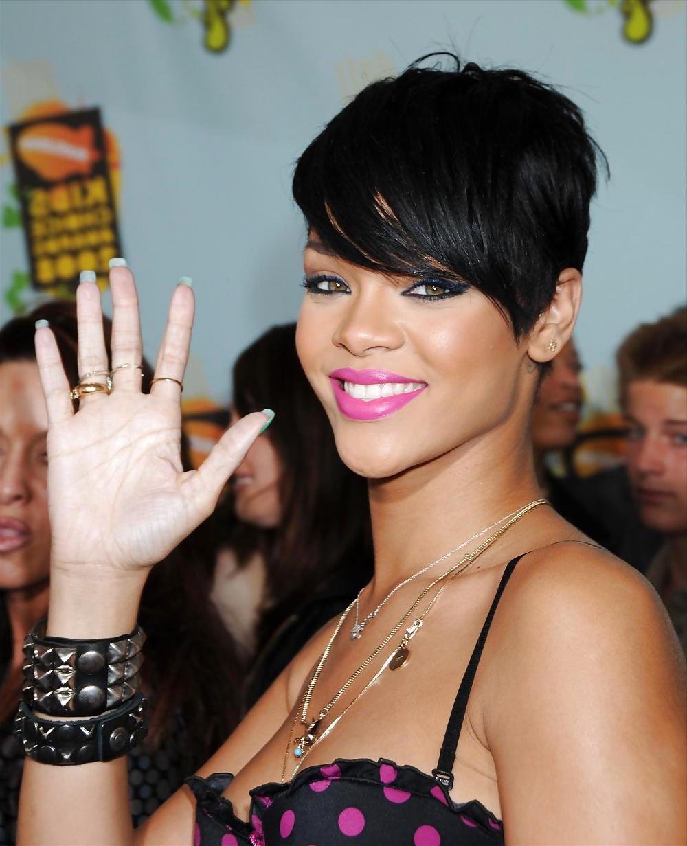 19P RIHANNA - Nickelodeon 2008 SO SEXY