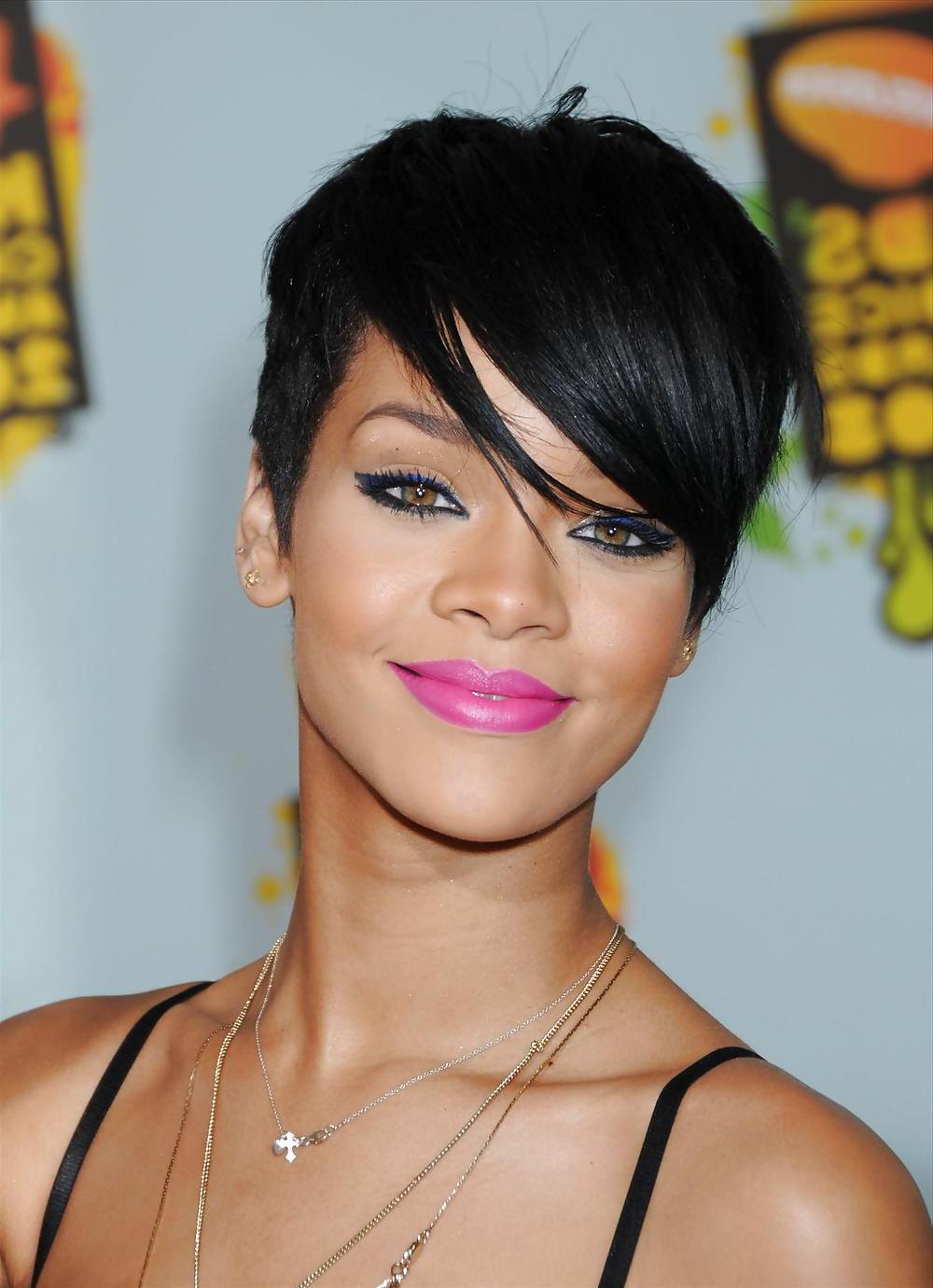 19P RIHANNA - Nickelodeon 2008 SO SEXY