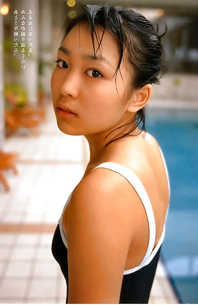 11P Japanese Swimsuit Pics