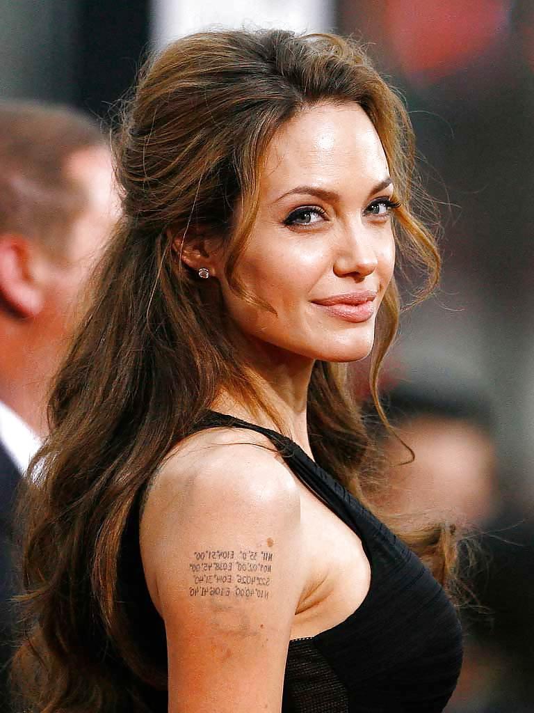 25P Hottest Celebrity MILFs