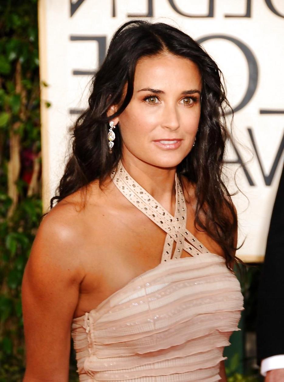 25P Hottest Celebrity MILFs