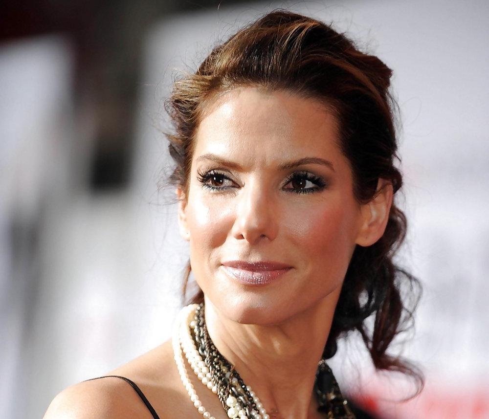 25P Hottest Celebrity MILFs