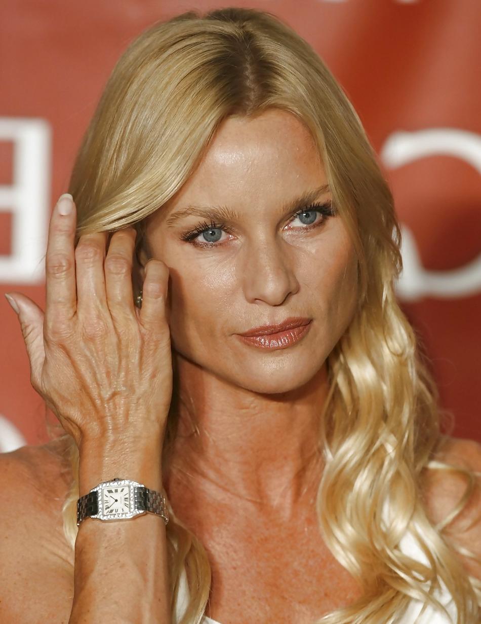 25P Hottest Celebrity MILFs
