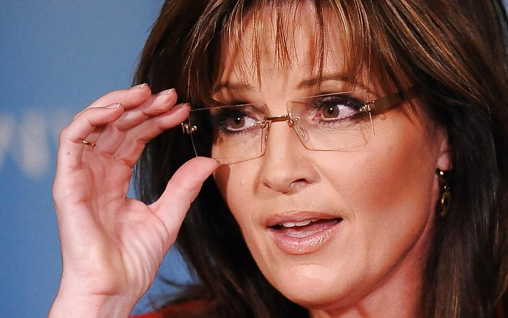 25P Hottest Celebrity MILFs