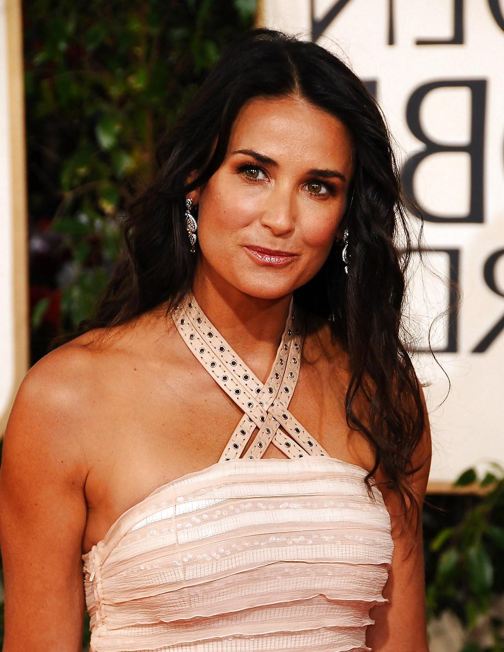 25P Hottest Celebrity MILFs