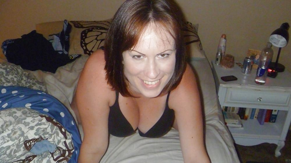 15P Sexy wife spreading and posing