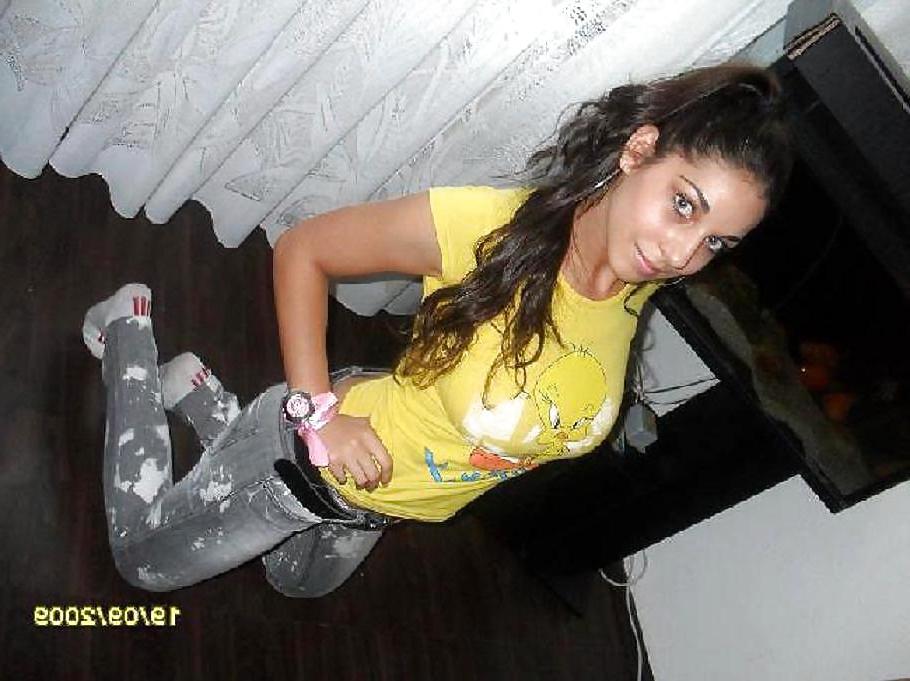 11P Italian girl: Gina