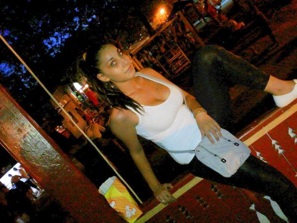 11P Italian girl: Gina