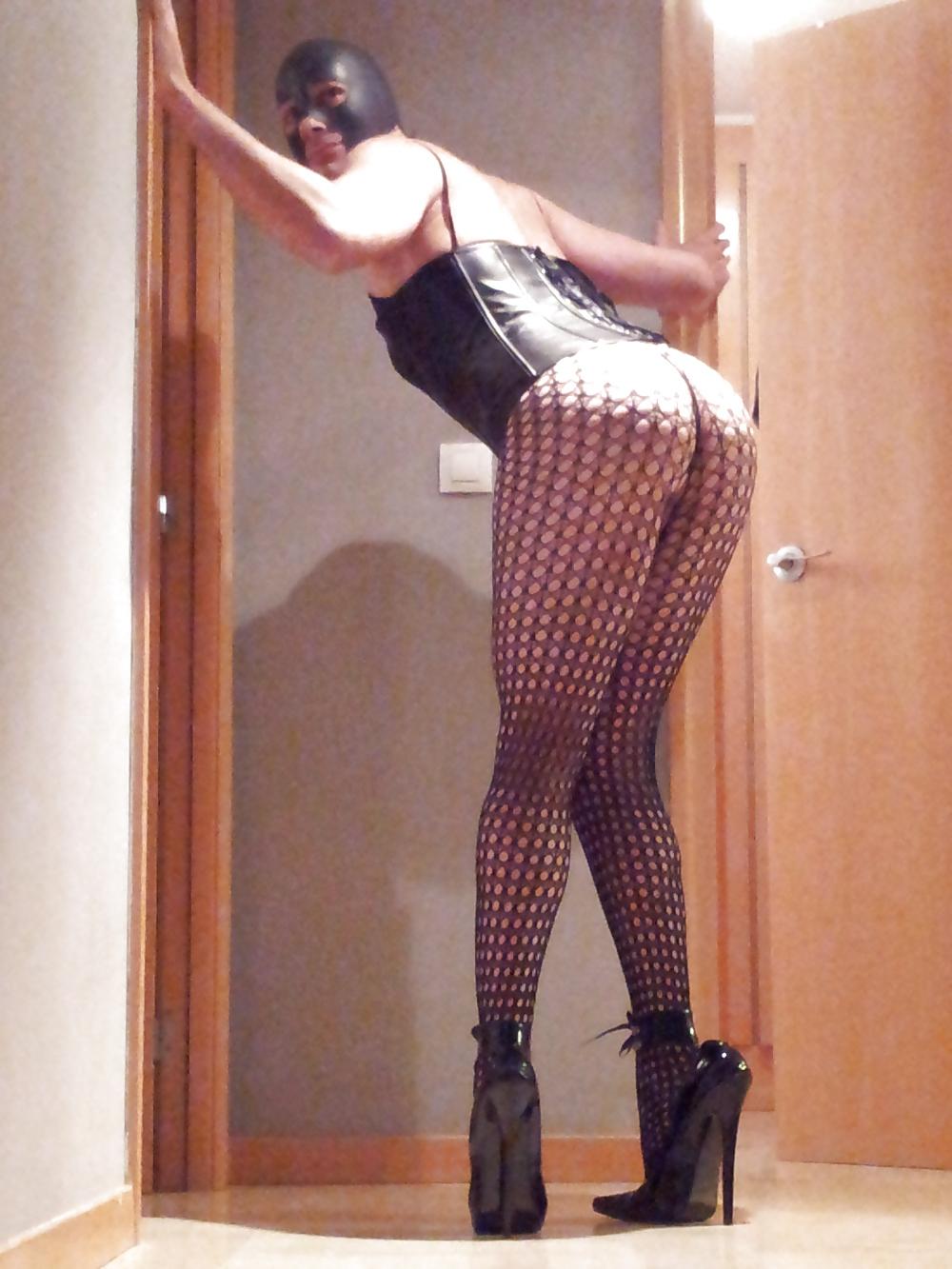 14P Fishnets and extreme fetish heels