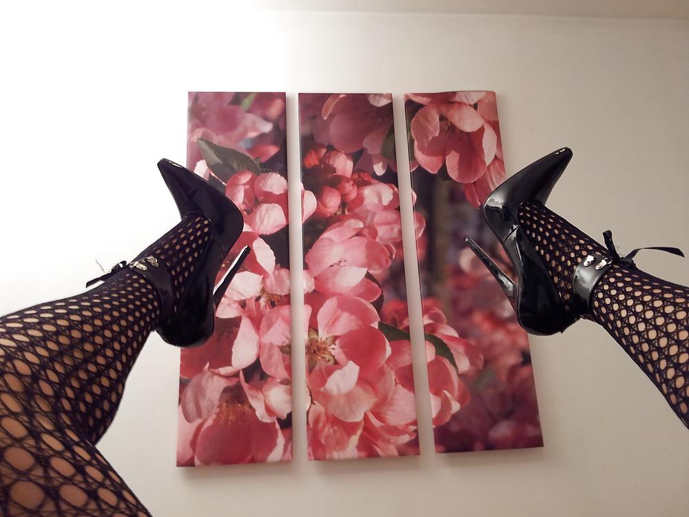 14P Fishnets and extreme fetish heels