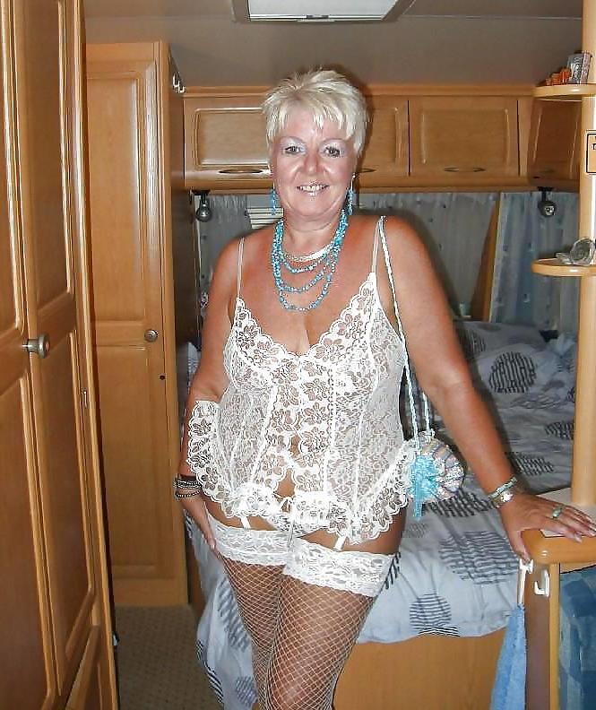 25P G I L F  Slut  15