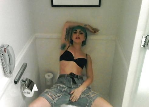 21P Lady Gaga vagina