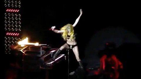 21P Lady Gaga vagina
