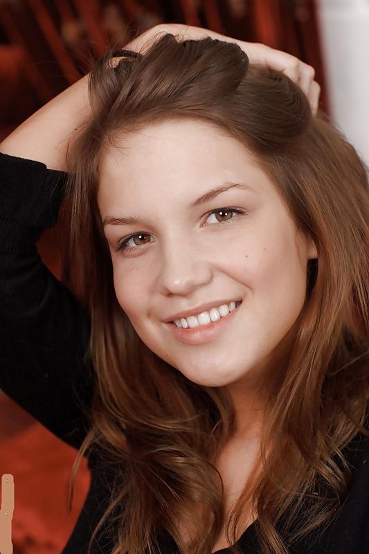 21P Young Girls Posing