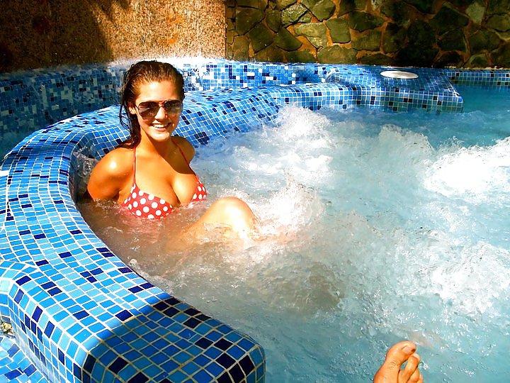24P Holidays without boyfriend for Lucy (2)