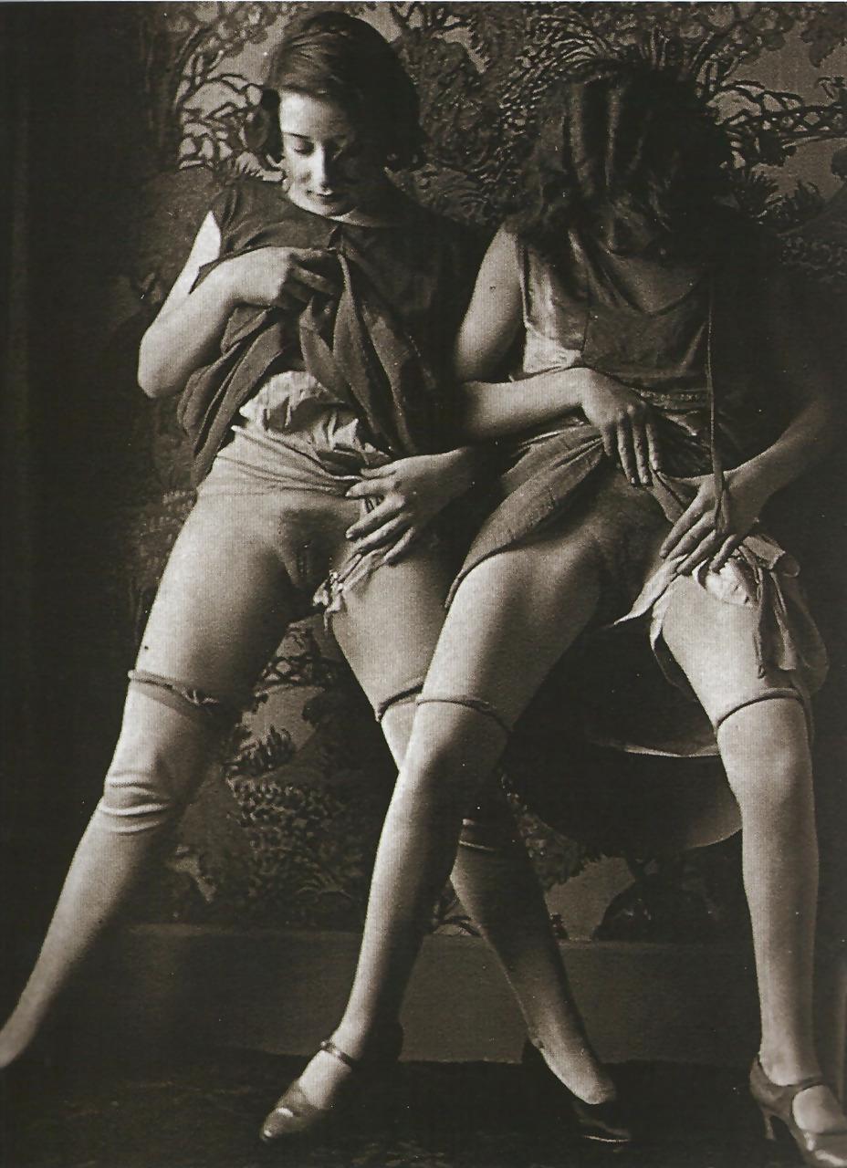 4P Vintage lesbian B&W