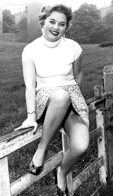 25P Vintage upskirt