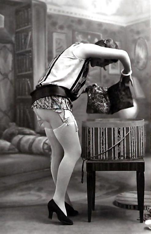 25P Vintage upskirt