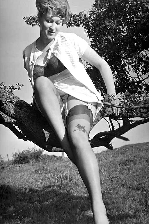 25P Vintage upskirt