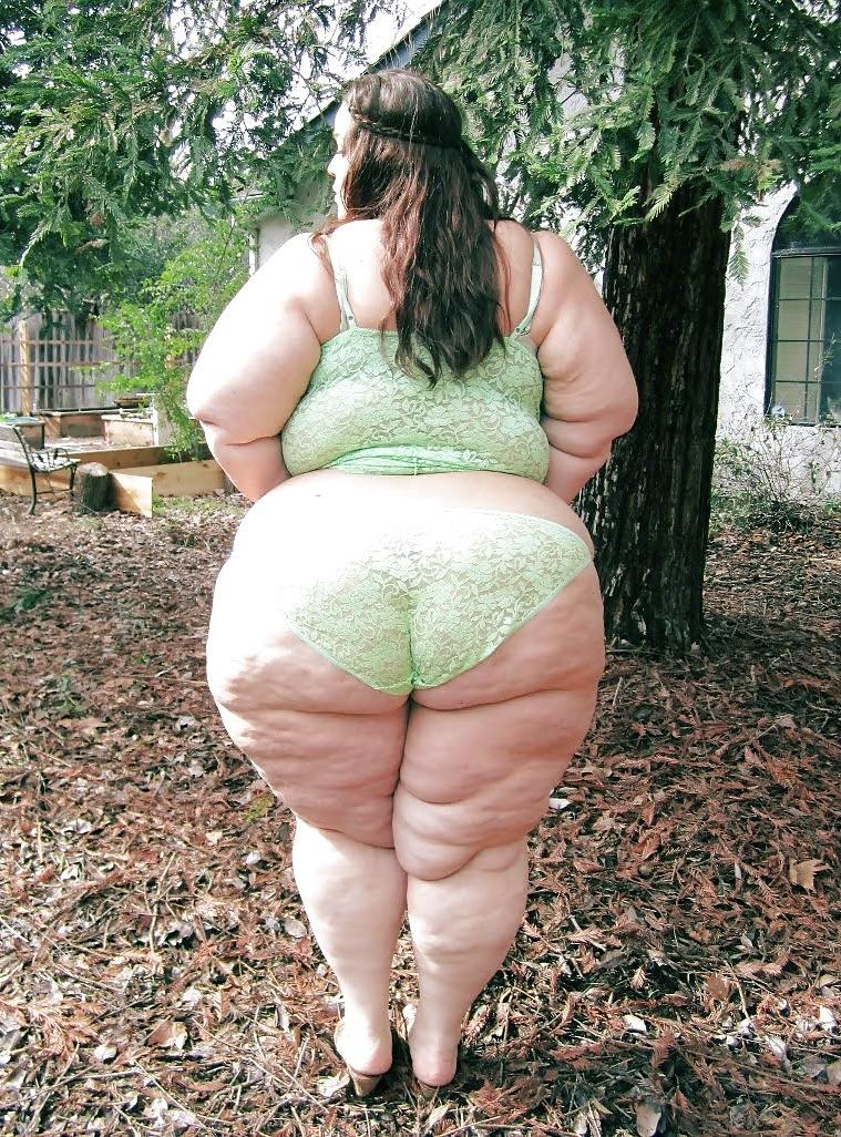 25P Plumper mature ass