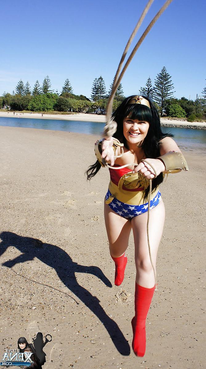 25P SUPERHEROINES