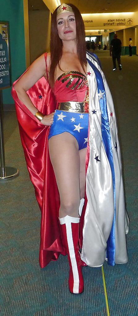 25P SUPERHEROINES
