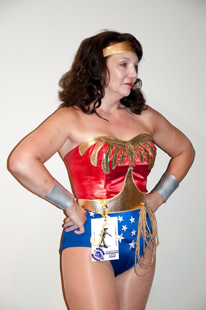 25P SUPERHEROINES