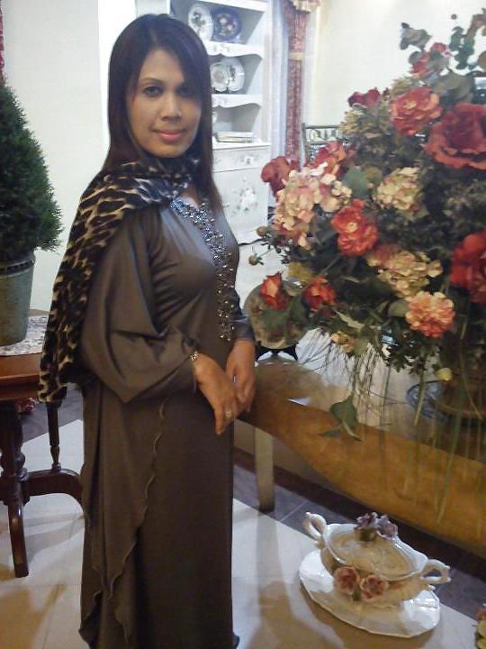 20P Sexy malay mom