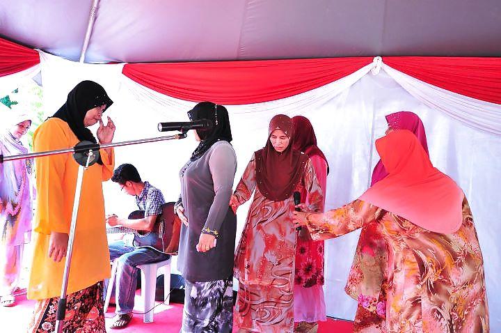 20P Sexy malay mom