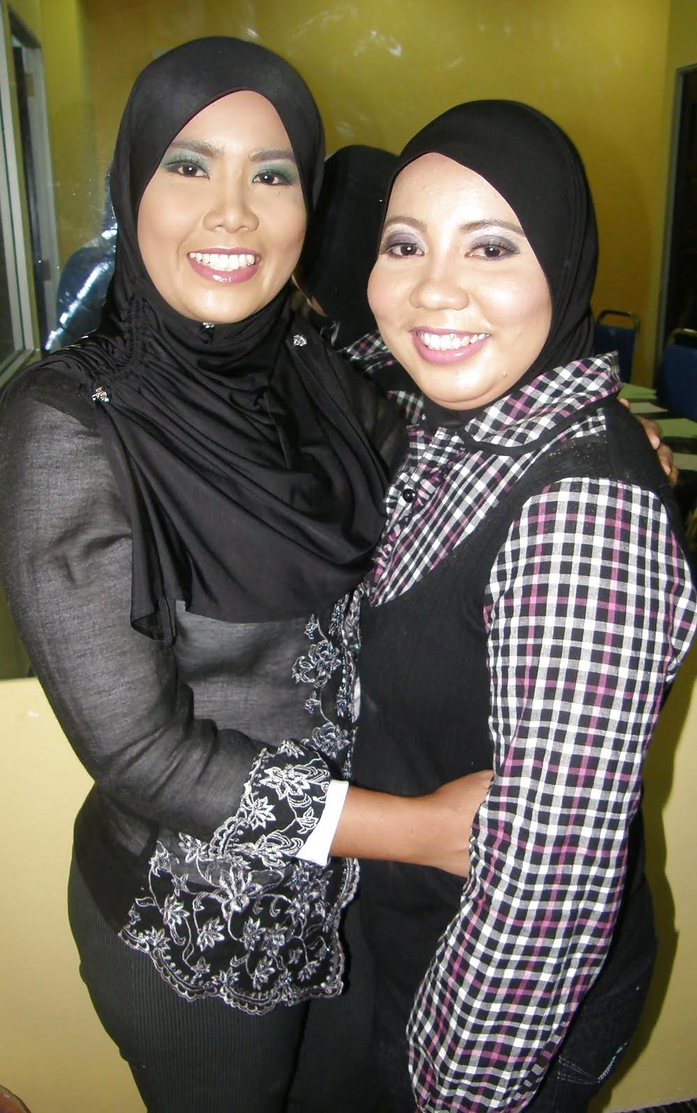 20P Sexy malay mom