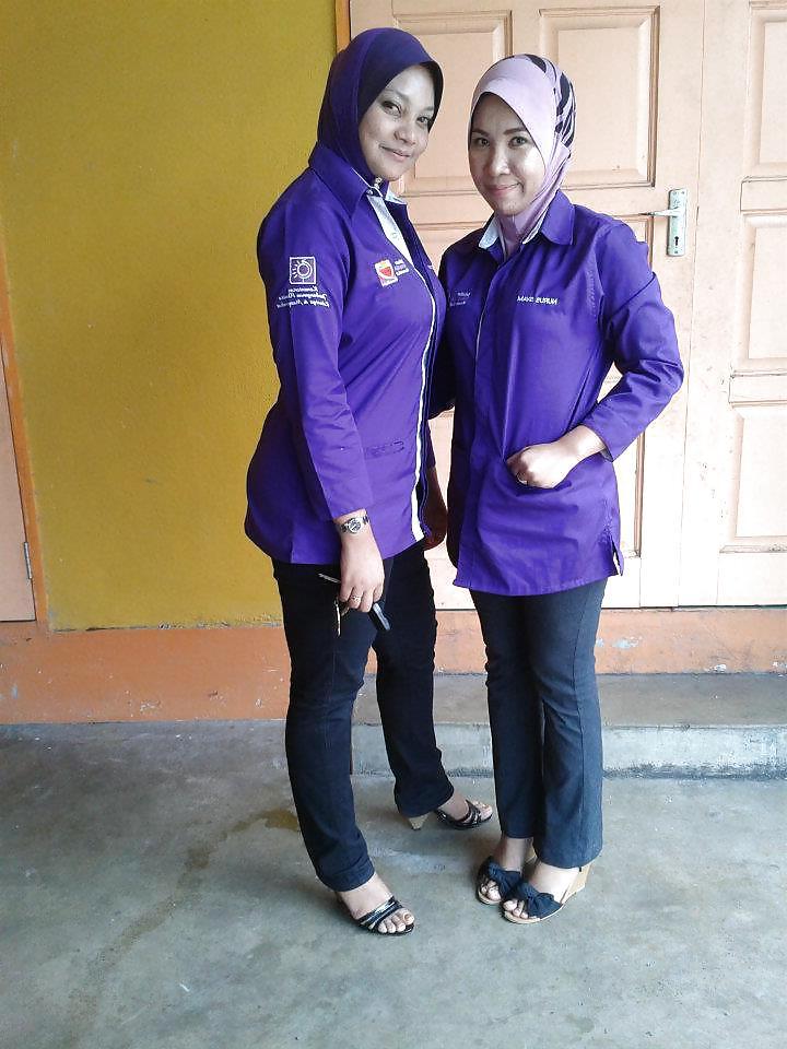 20P Sexy malay mom